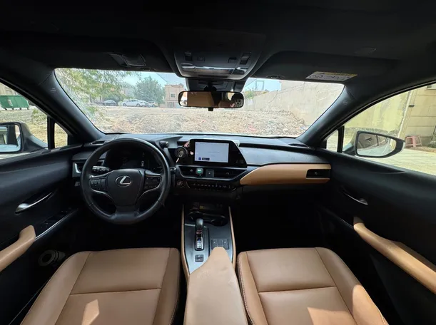 Car image 16
