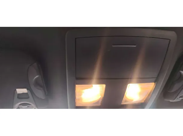 Car image 27