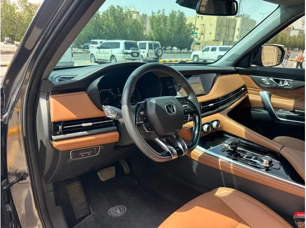 Car image 12