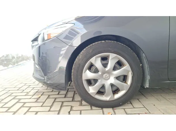 Car image 9