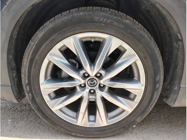 Car image 10