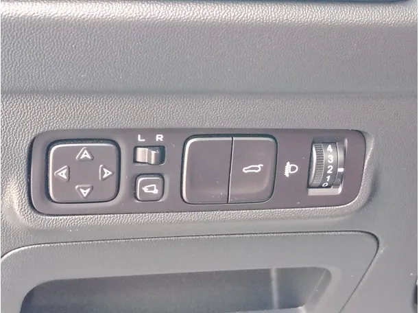 Car image 30