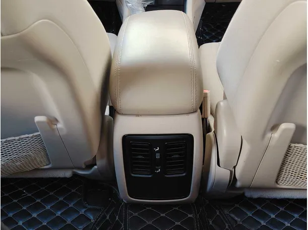 Car image 26
