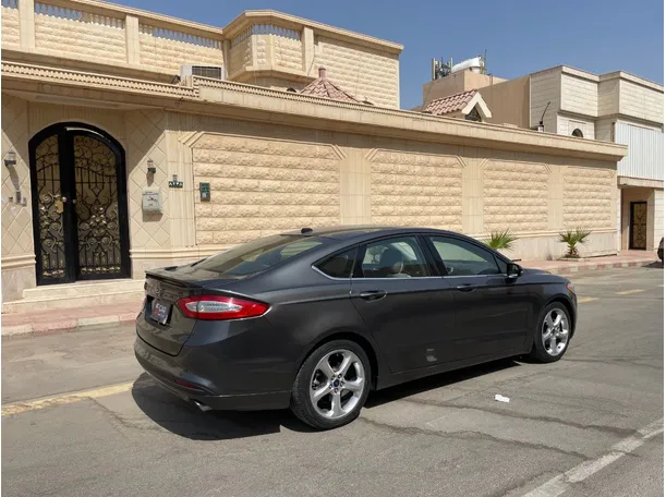Car image 5
