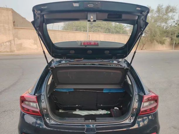 Car image 23