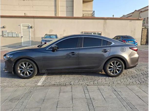 Car image 8