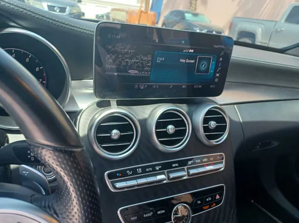 Car image 18
