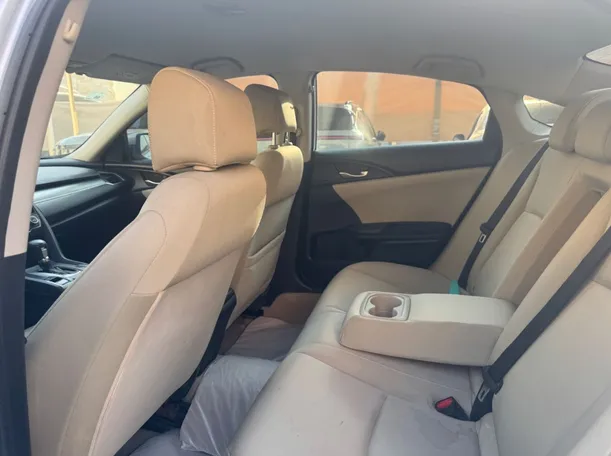 Car image 13