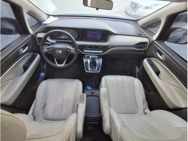 Car image 16