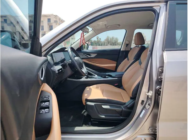 Car image 11
