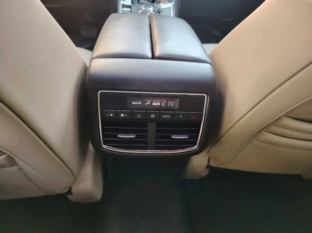 Car image 40