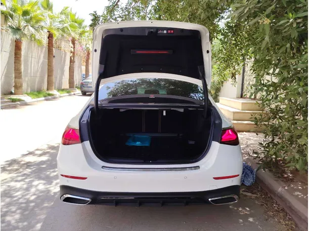 Car image 23