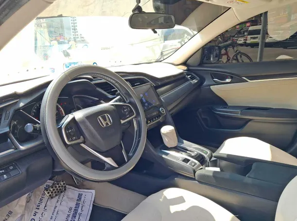 Car image 12