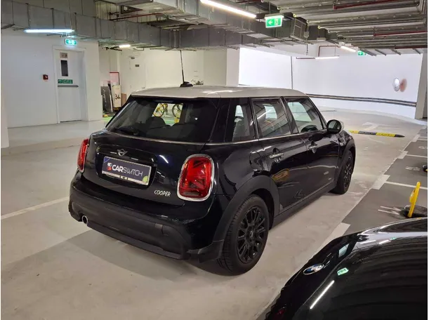 Car image 5