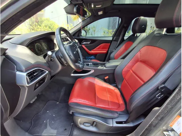 Car image 12