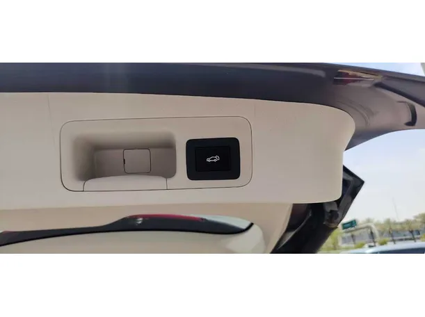 Car image 28