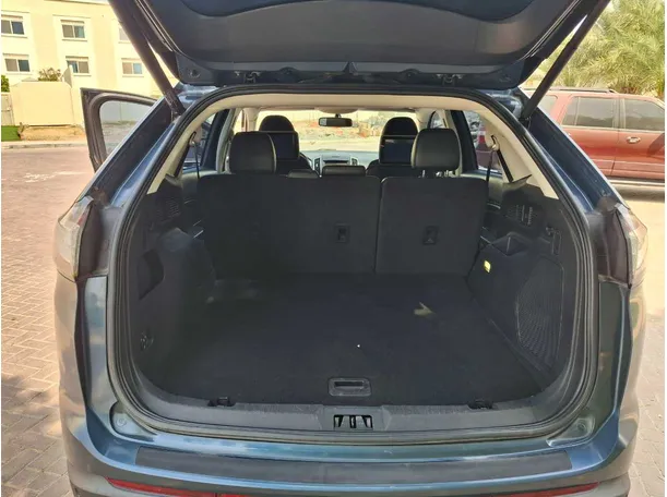 Car image 19