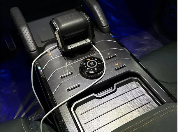 Car image 19