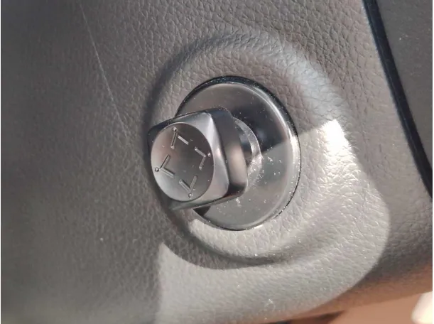Car image 33