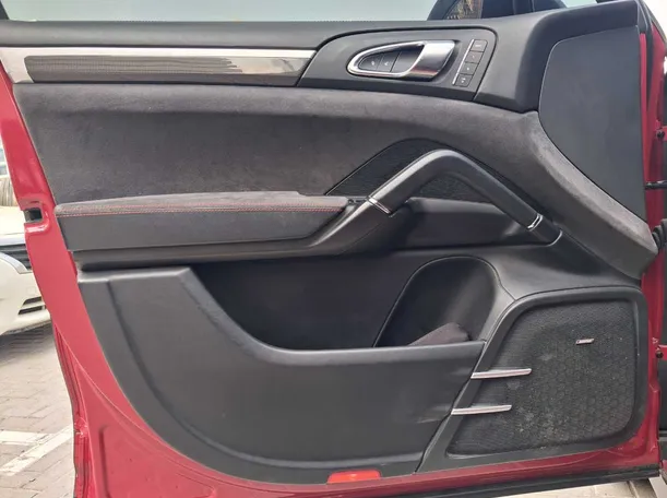 Car image 10