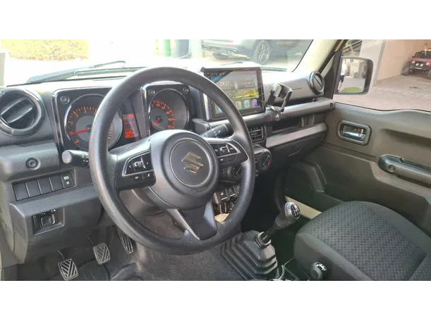 Car image 11