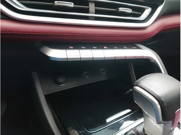Car image 32