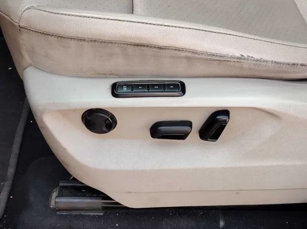 Car image 28