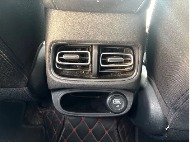 Car image 26