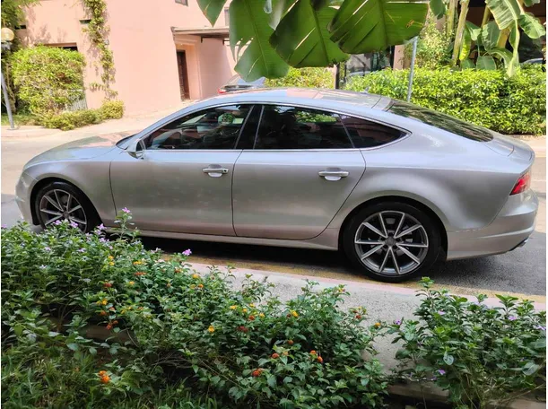Car image 8