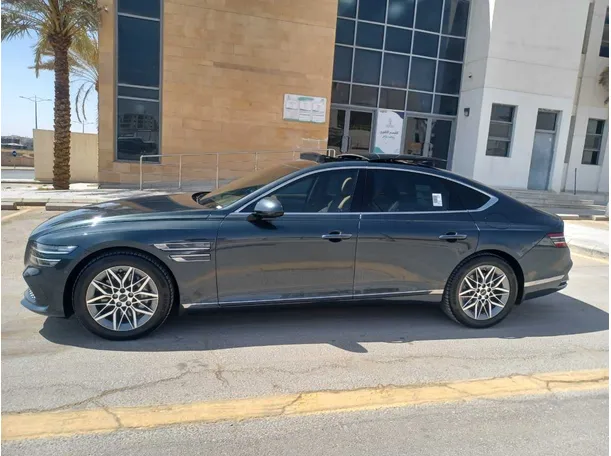Car image 8