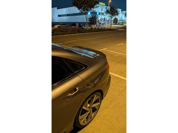 Car image 9