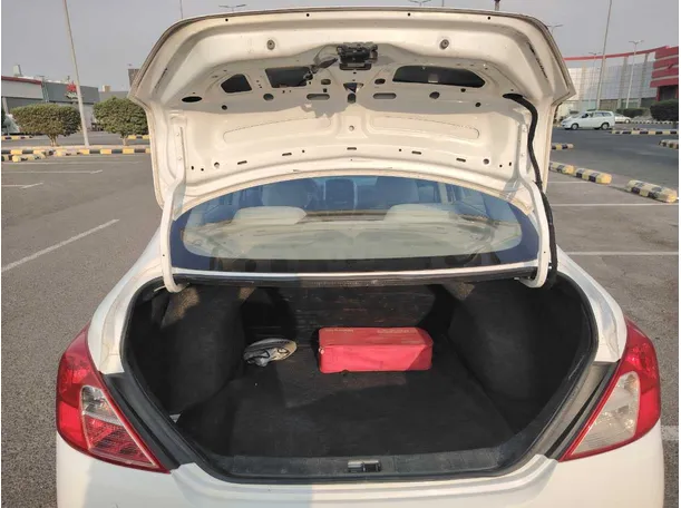 Car image 23