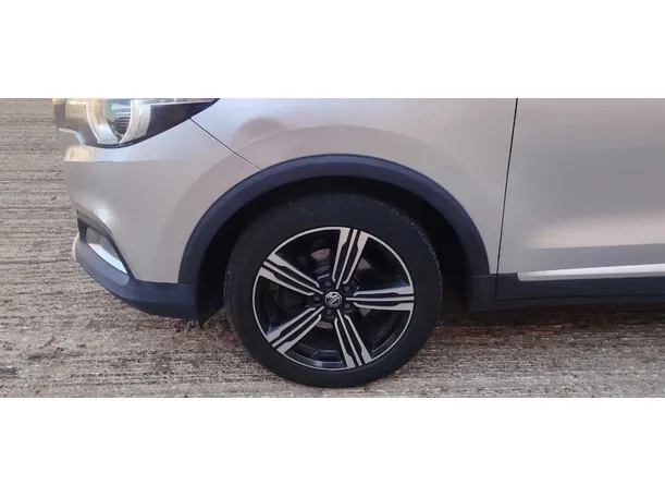 Car image 9