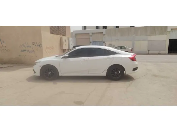 Car image 8