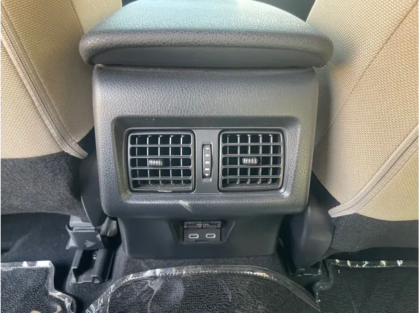 Car image 24