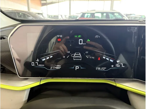Car image 12