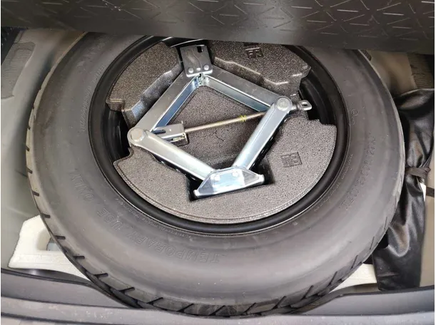 Car image 30