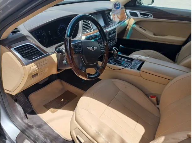 Car image 11