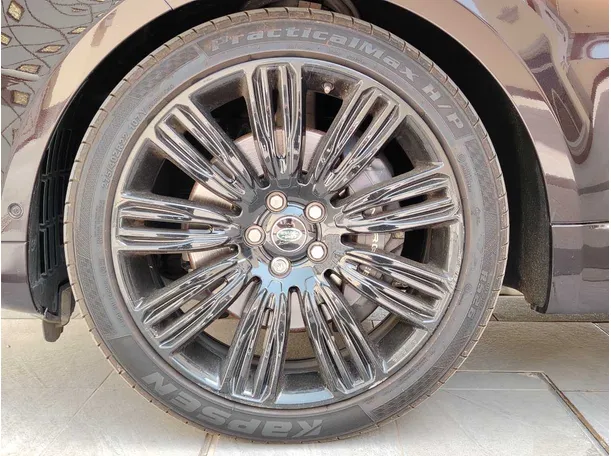 Car image 10
