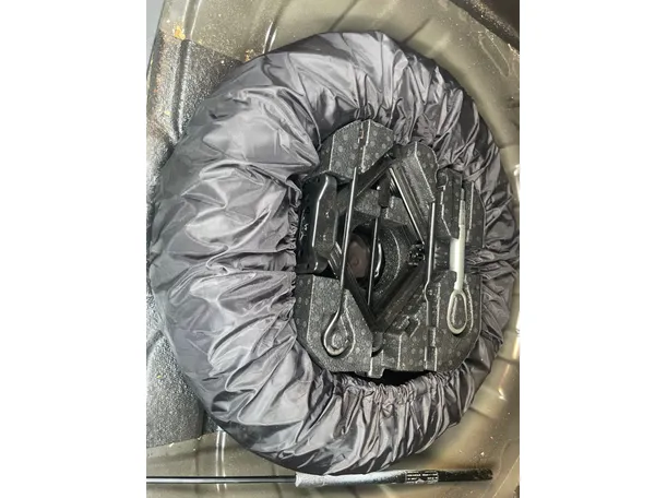 Car image 21