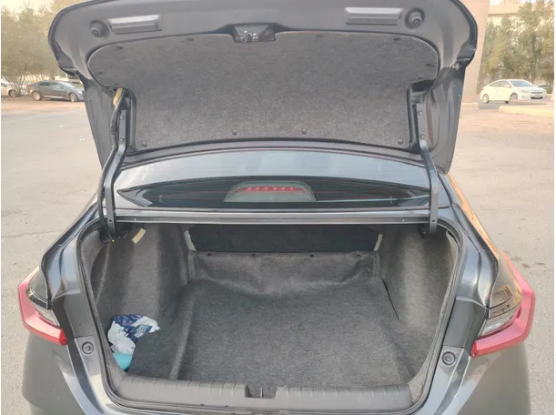 Car image 22