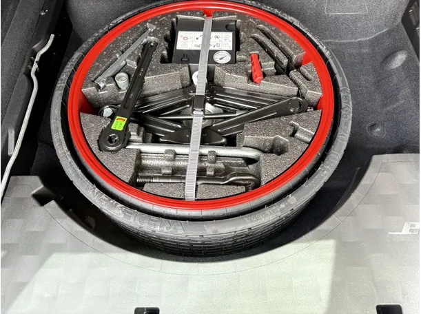 Car image 33
