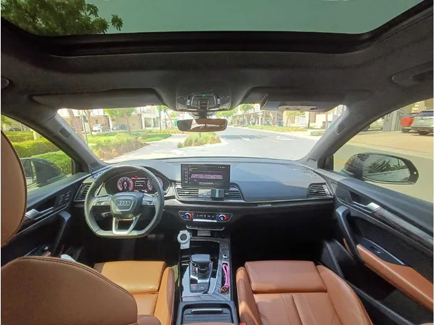 Car image 14