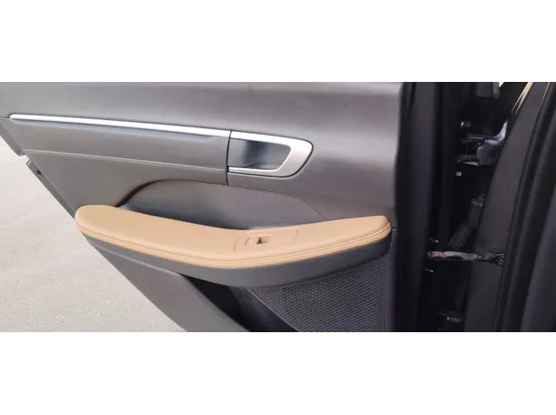 Car image 27
