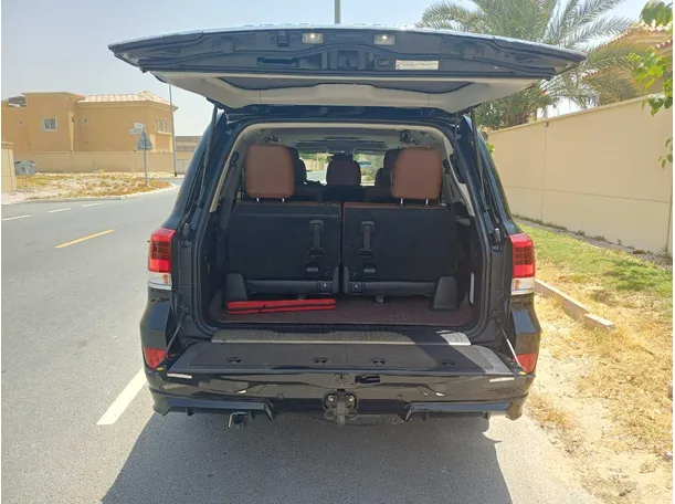 Car image 27