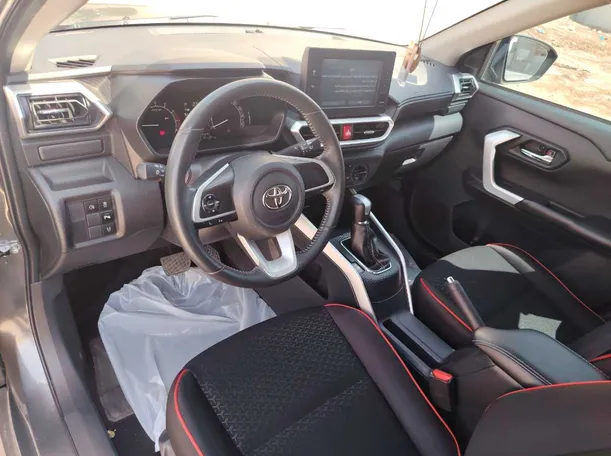 Car image 13