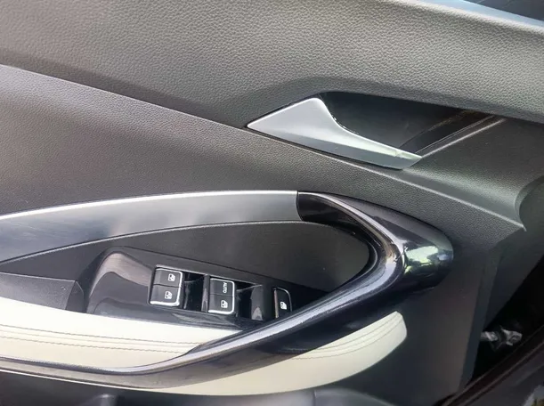 Car image 34