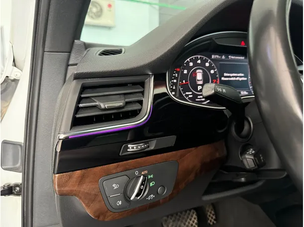 Car image 28
