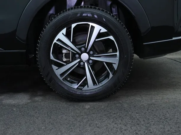 Car image 7