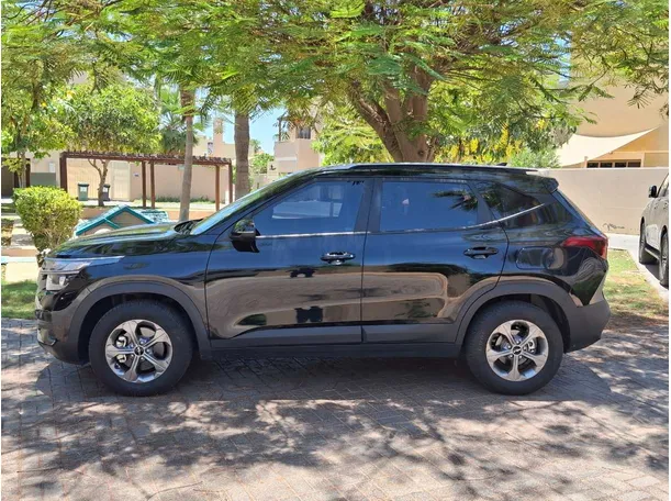 Car image 8